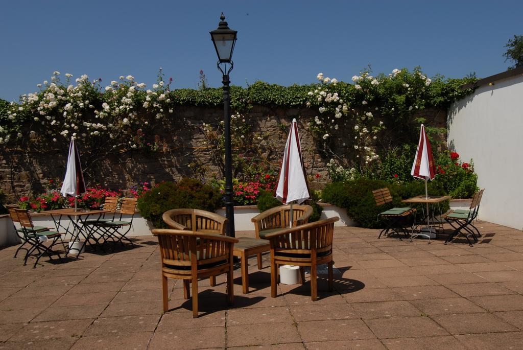Oaklands Lodge Hotel Saint Saviour Eksteriør bilde